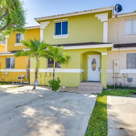 Opa-Locka Townhome, 15 Mi To Miami Beach! Exterior photo