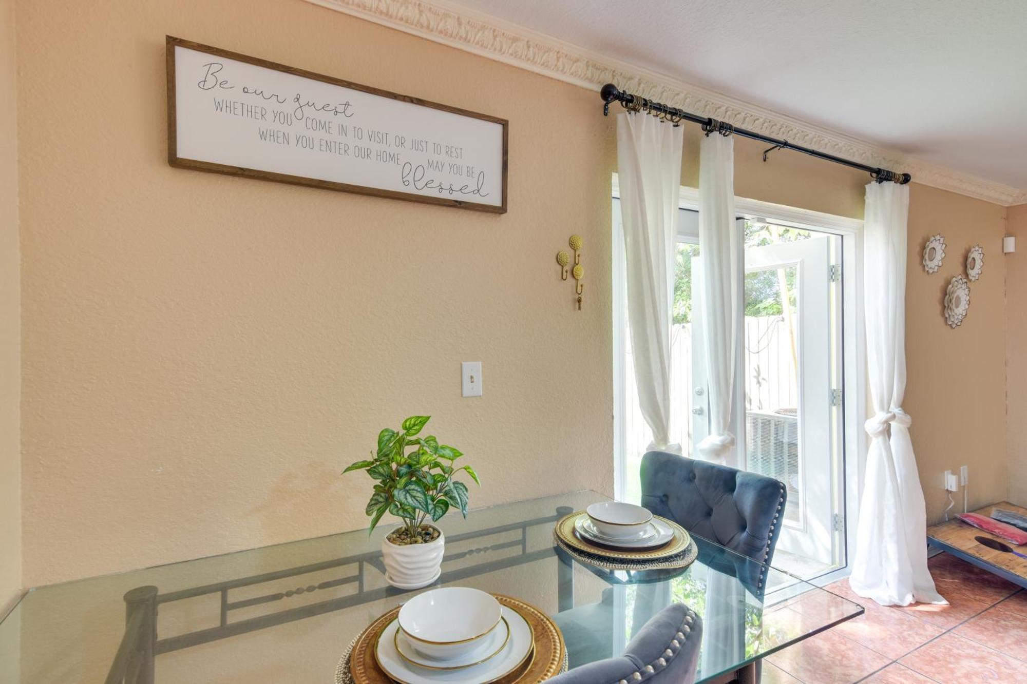 Opa-Locka Townhome, 15 Mi To Miami Beach! Exterior photo