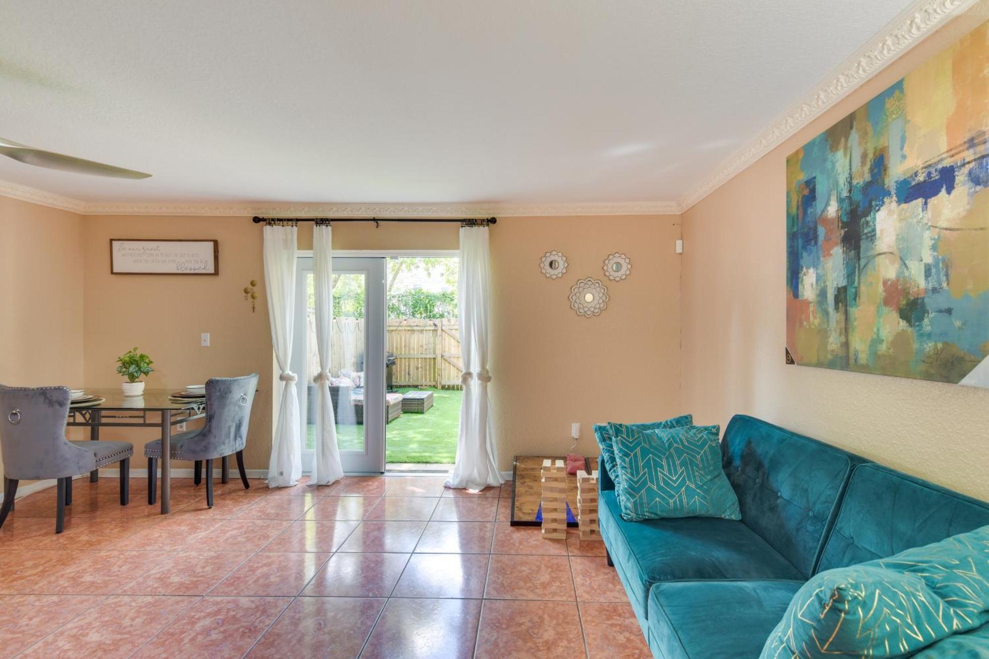 Opa-Locka Townhome, 15 Mi To Miami Beach! Exterior photo